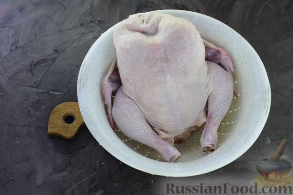 Курица, фаршированная персиками и чесноком (в духовке)