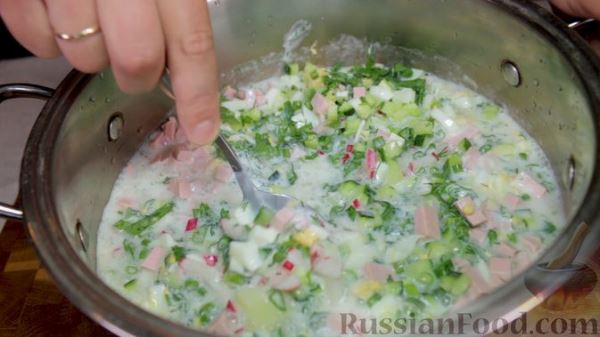 Окрошка на кефире с минеральной водой