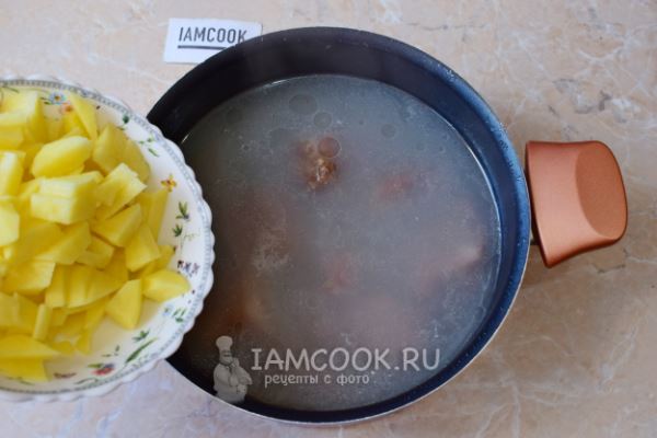 Чечевичный суп с копченостями (ребрышками)